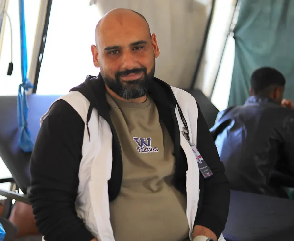 Abed El Hameed Qaradaya, gestor de actividades de fisioterapia de MSF en el Hospital Nasser de Khan Younis. Gaza, enero de 2025.