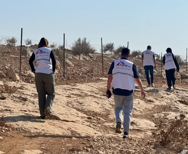 El equipo de MSF Hebron se dirige a evaluar a una familia que fue atacada por colonos israelíes en Shi'b al-Butum, al sur de Cisjordania.