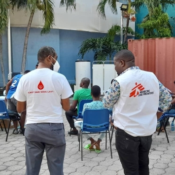 Blood collection in Port-au-Prince