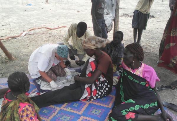 An MSF medic provides care to an IDP