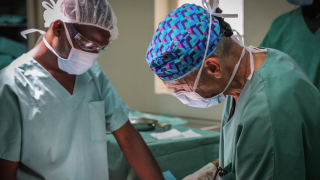 MSF surgeon performing a fasciotomy