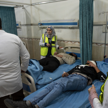 Extending a helping hand: MSF supports local health facilities treating injured protesters in southern Iraq