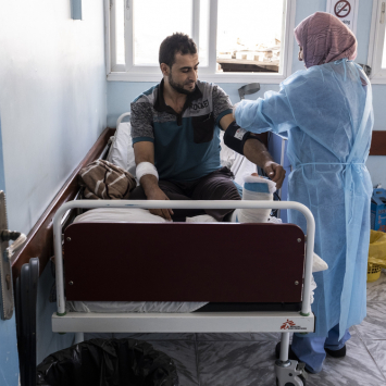 Portraits of MSF health workers in Gaza healing the wounds of the Great March of Return