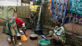 Fiossona Alida, paciente de la casa de espera de Bignola, sobrevivió gracias a la atención de MSF. Estuvo a punto de morir cuando la derivaron al hospital de Batangafo para una transfusión de sangre. Ahora espera pacientemente el día de su parto, a través del sistema de Bignola.