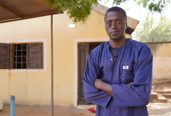 Hussaini Usman, sobreviviente de noma y agente de higiene de MSF en el Hospital Infantil Noma (NCH) en Sokoto, Nigeria.