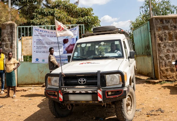 Vehículo de la MSF saliendo del Hospital Principal de Bachuma, apoyado. © Paula Casado Aguirregabiria/MSF