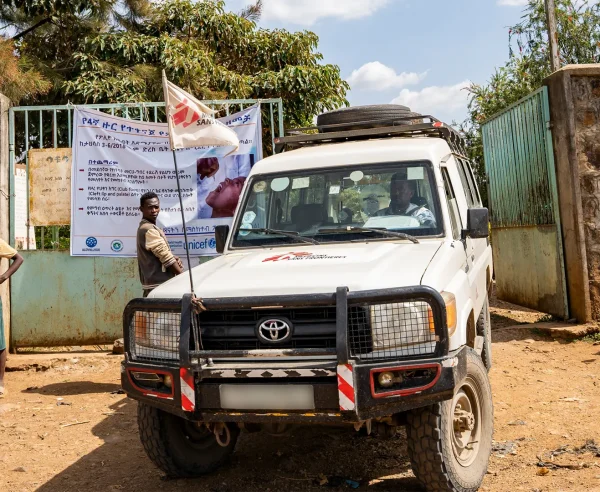 Vehículo de la MSF saliendo del Hospital Principal de Bachuma, apoyado. © Paula Casado Aguirregabiria/MSF