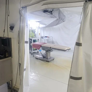 Quirófano dentro de un hospital de campaña móvil en Deir Al-Balah. Gaza, Palestina, febrero de 2026.