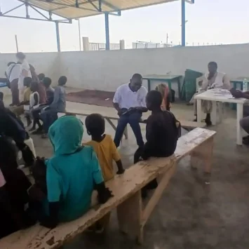 Equipos de MSF brindan apoyo a la población refugiada que huyó de la violencia en Darfur en el campo de tránsito de Tine, Chad.