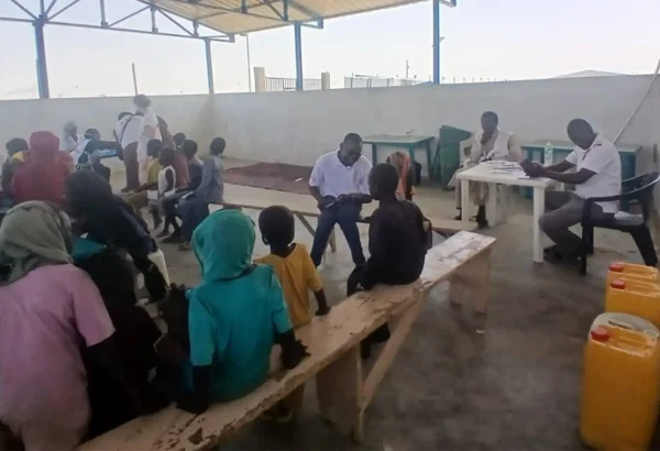 Equipos de MSF brindan apoyo a la población refugiada que huyó de la violencia en Darfur en el campo de tránsito de Tine, Chad.