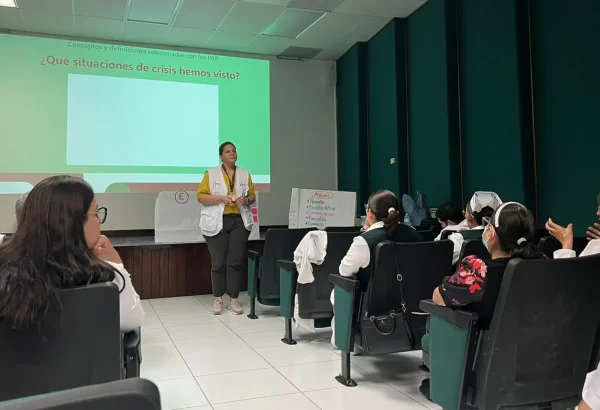 Personal de MSF durante la capacitación de primeros auxilios psicológicos a personal médico de Tamaulipas, México.