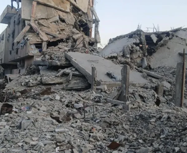 Edificio reducido a escombros donde estaba la casa de Sabreen Almaseri, en Ciudad de Gaza